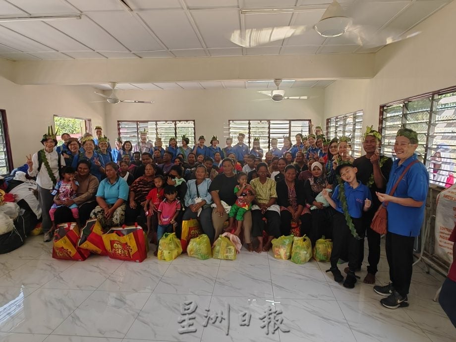  热心义工们给偏乡贫困原住民送暖