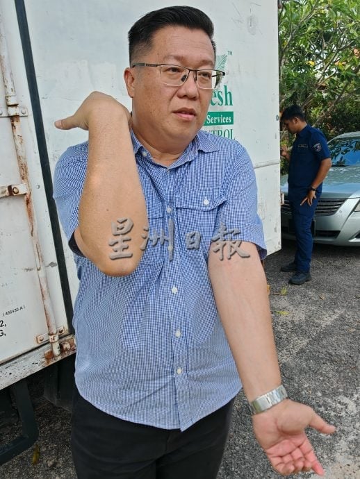 (古城第六版主文)空地地主为防杂草用塑料布铺盖,却引发另外问题即积水养蚊