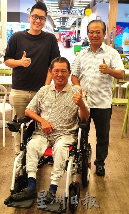 残友方进春感谢热心人士捐献电动轮椅