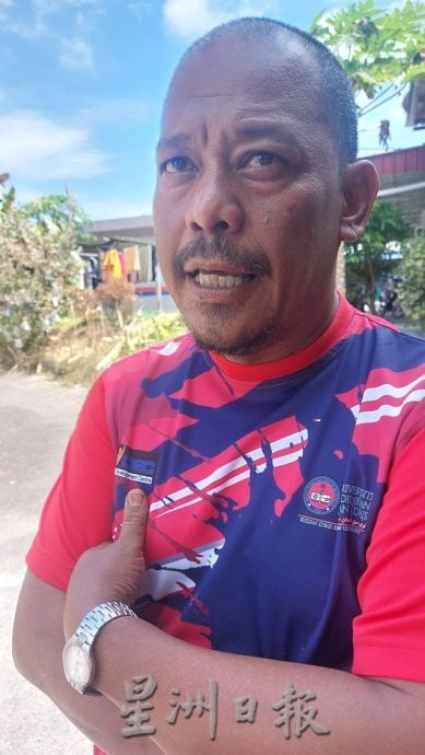 已签发 柔:版二头:4廉价屋连环烧 男子披湿毛巾跳墙逃生
