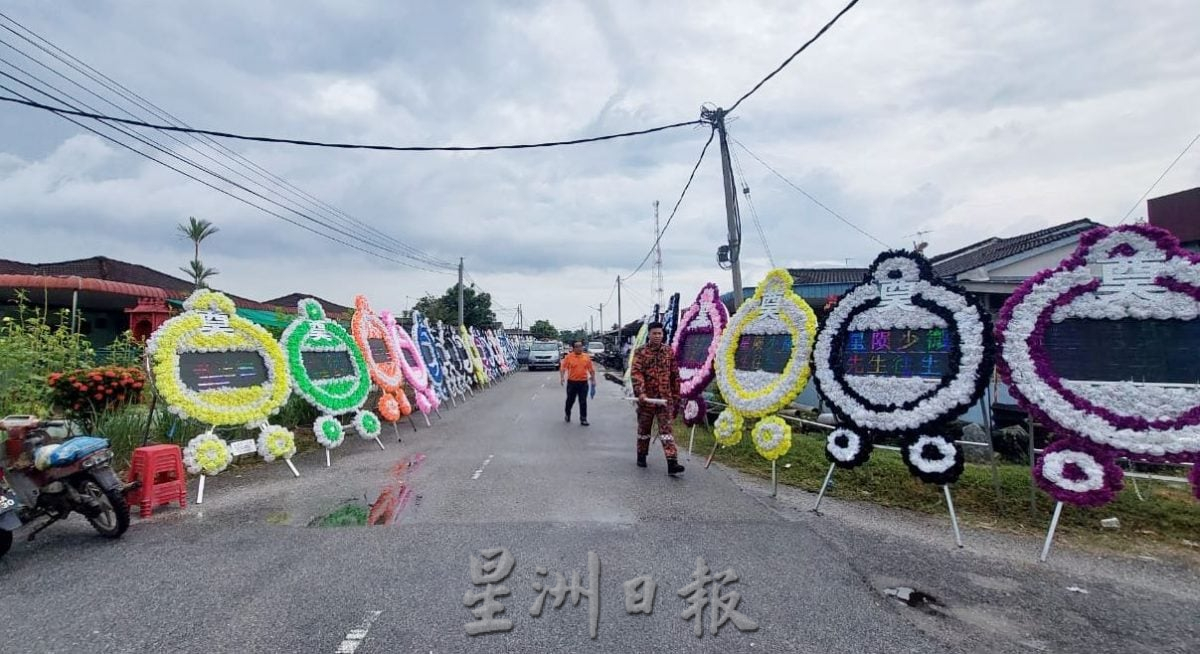 王瑞美大队长永别了 消防车开路 全村数百村民相送  