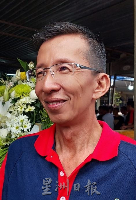 王瑞美大队长永别了 消防车开路 全村数百村民相送  