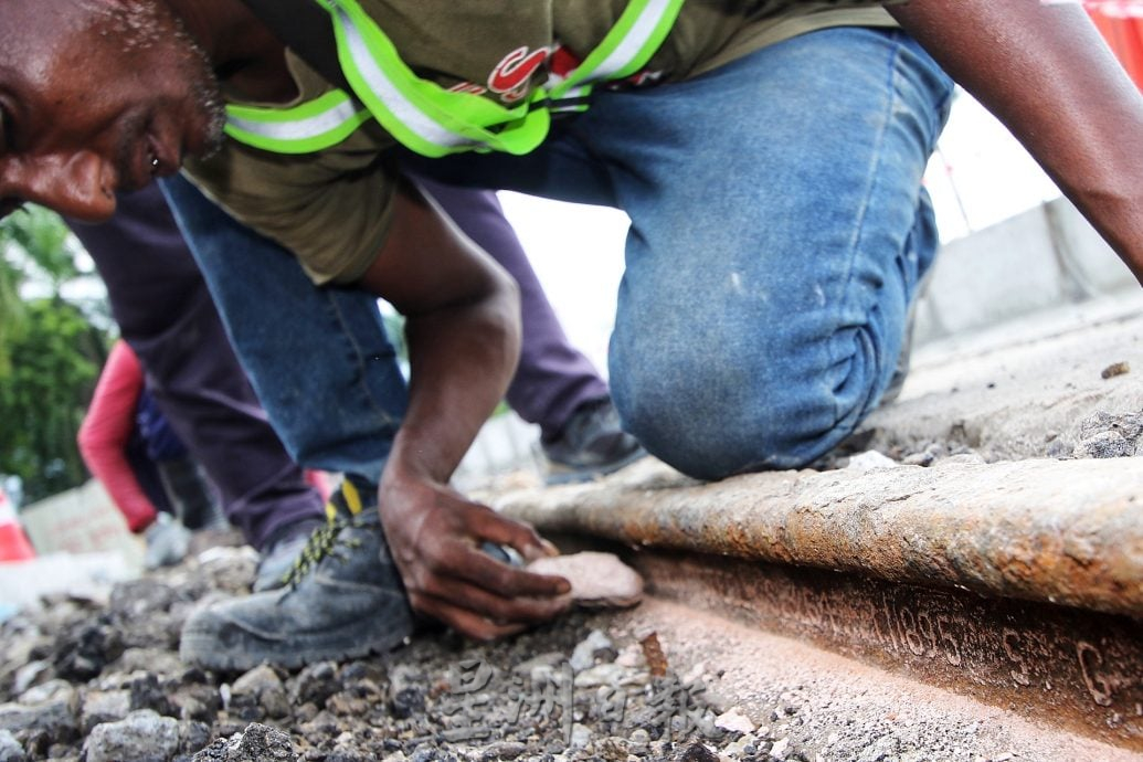 康华丽堡护城河工程意外揭开战时遗迹 曹观友:轨道将保留展示