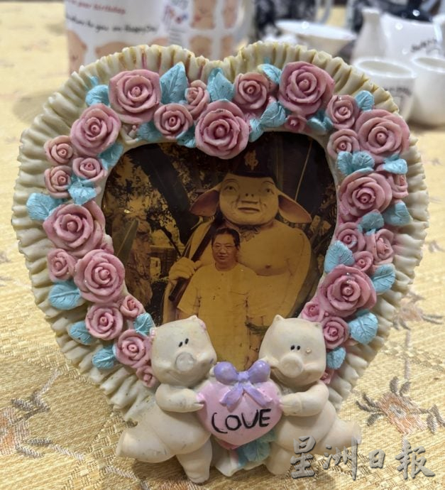 许金标属猪爱猪收集品,与同龄太太共同爱好