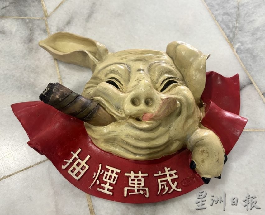 许金标属猪爱猪收集品,与同龄太太共同爱好