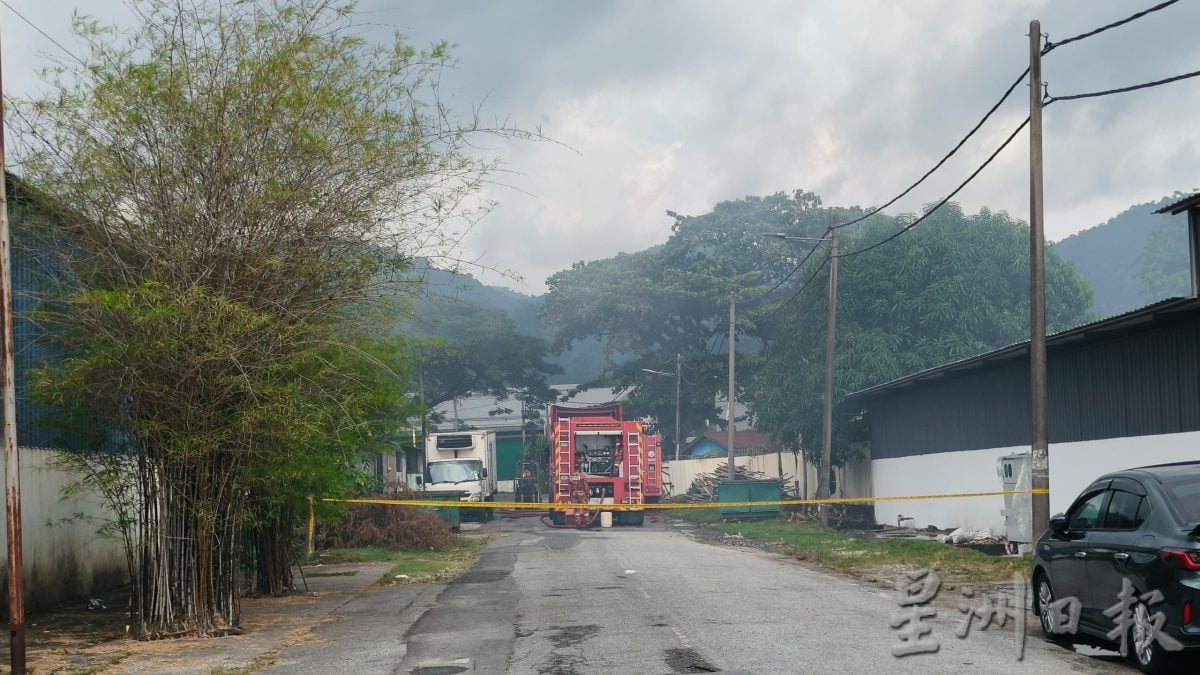 九洞工业区雪糕厂昨晚发生火灾 火势迅猛吞噬八成建筑