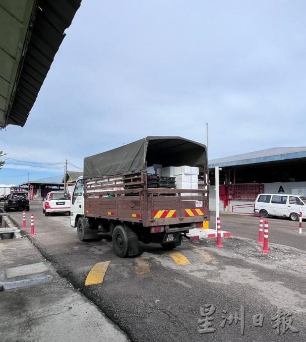 峇株安南批发公市停车场收费调高,基础设施与服务质量未获同步提升