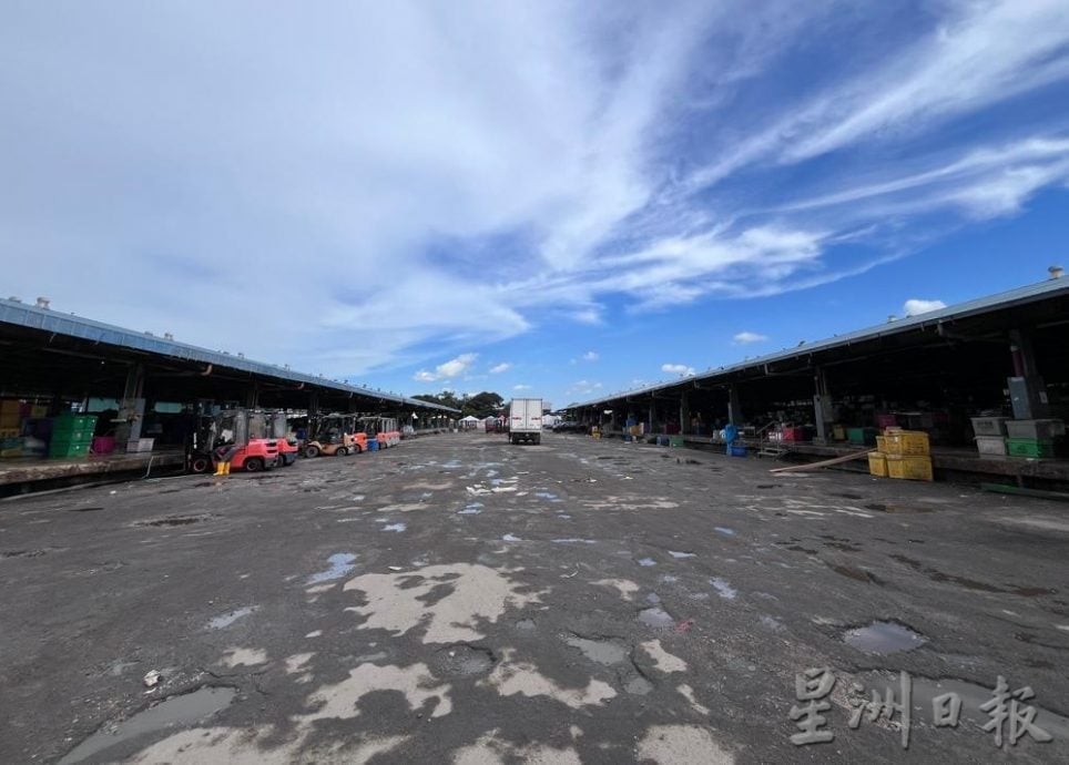峇株安南批发公市停车场收费调高,基础设施与服务质量未获同步提升