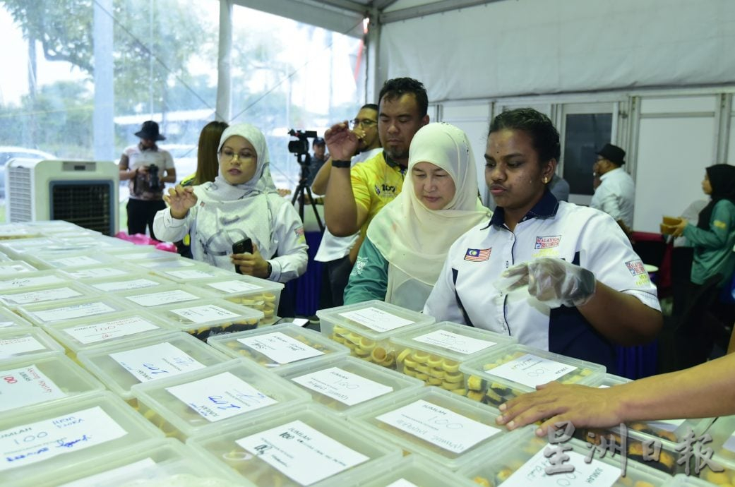 3万个黄梨挞香气扑鼻，创大马纪录