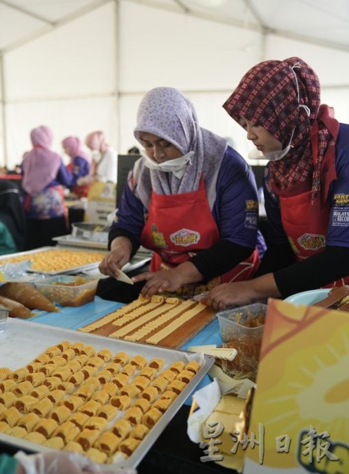 3万个黄梨挞香气扑鼻，创大马纪录