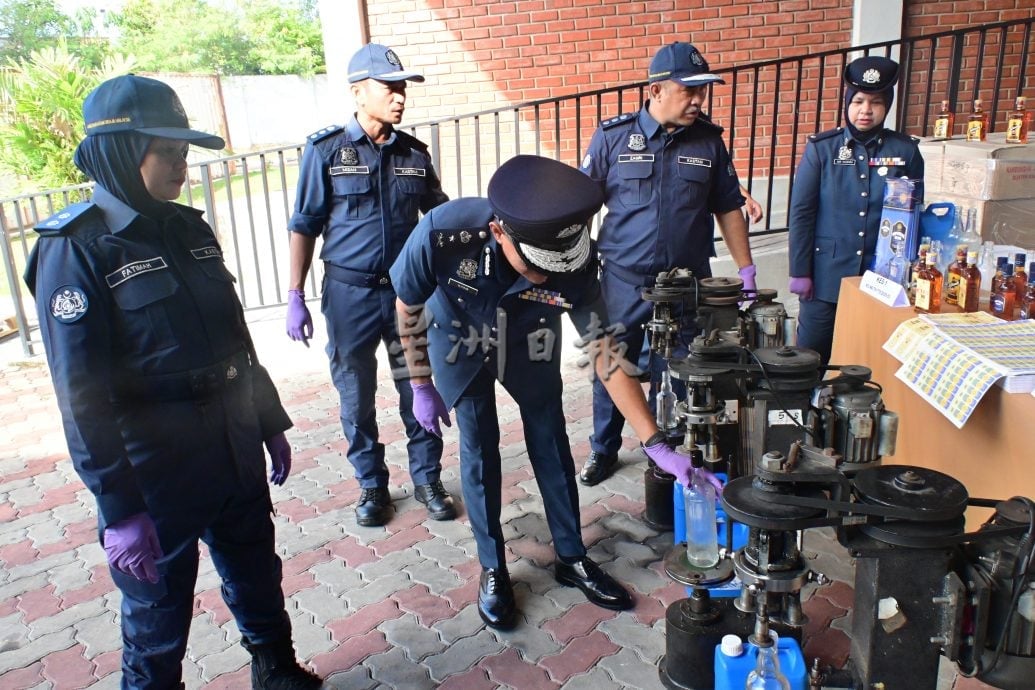 供星洲网/森关税局侦破走私烟酒案,涉漏税近500万