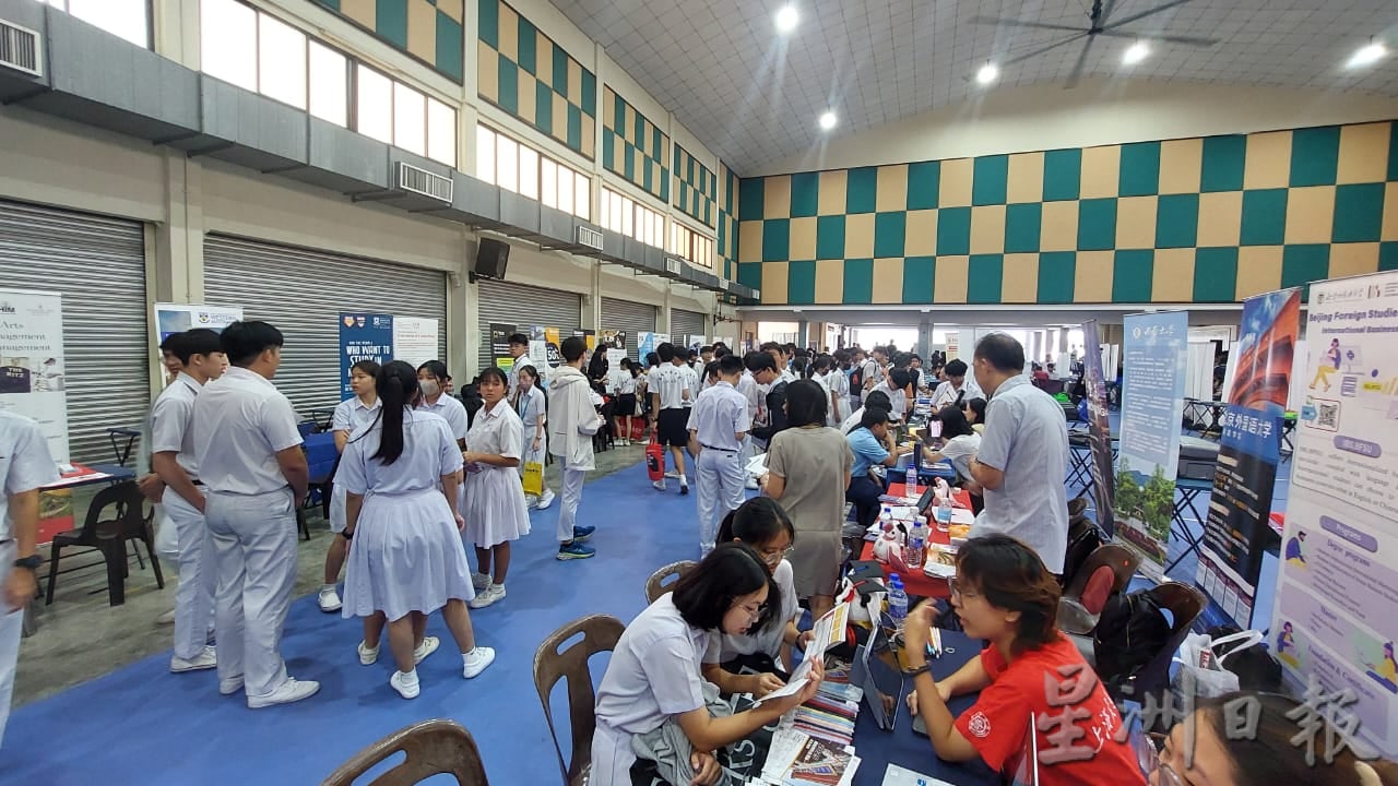 (已签发)柔:**版头**銮中毕业生大多本地升学 海外升学中国为主