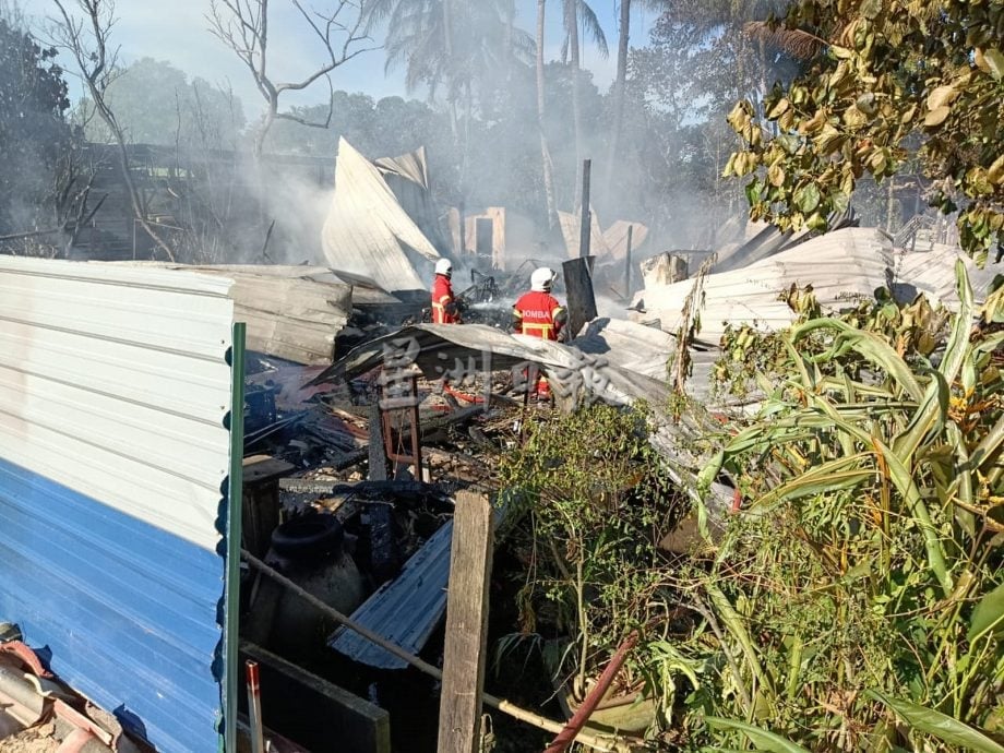 供星洲网:马口通往峇都基基路火患,没闹出人命却闹出蛇命