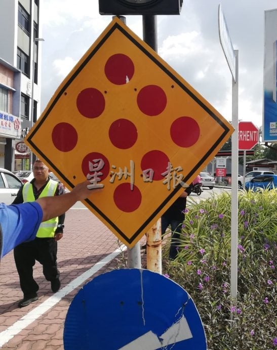（古城封面副文）路牌设得太低，市民担心成伤人利器