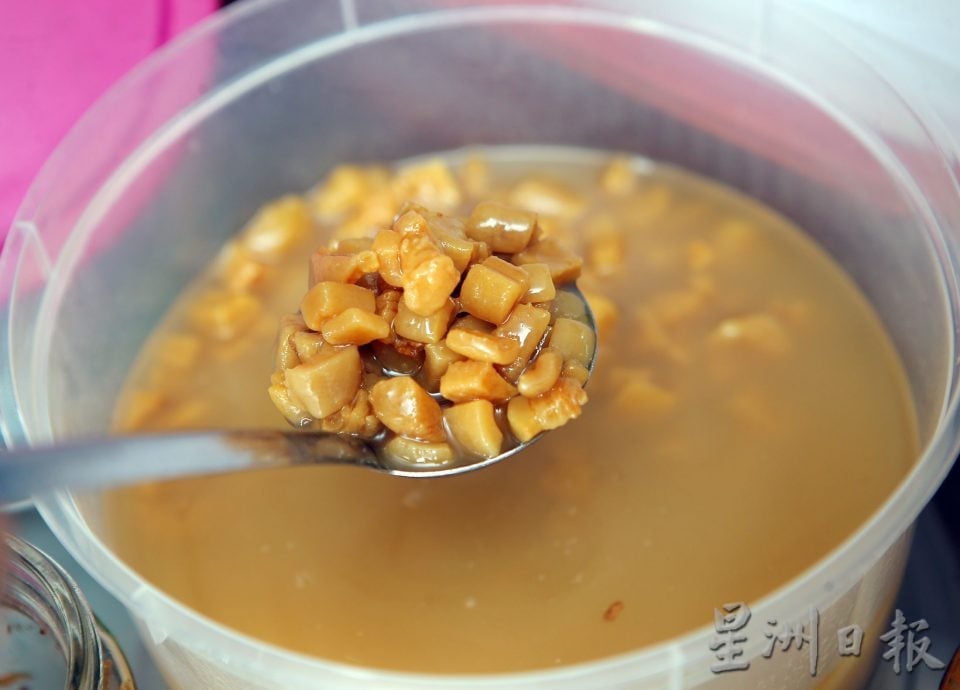 大霹雳封底主文/【人气美食】|一碗猪肉粉打天下 酱油马来盏辣椒“锁胃”
