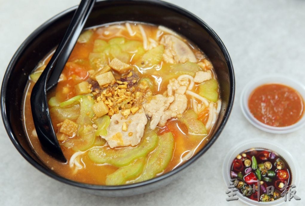 大霹雳封底主文/【人气美食】|一碗猪肉粉打天下 酱油马来盏辣椒“锁胃”
