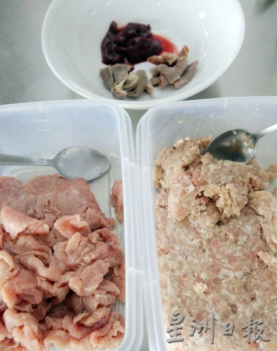 大霹雳封底主文/【人气美食】|一碗猪肉粉打天下 酱油马来盏辣椒“锁胃”