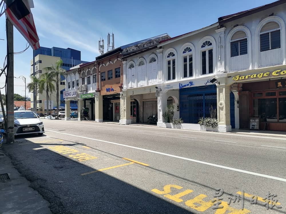 未张贴禁烟告示牌接罚单,非禁烟区商店业者感疑惑。