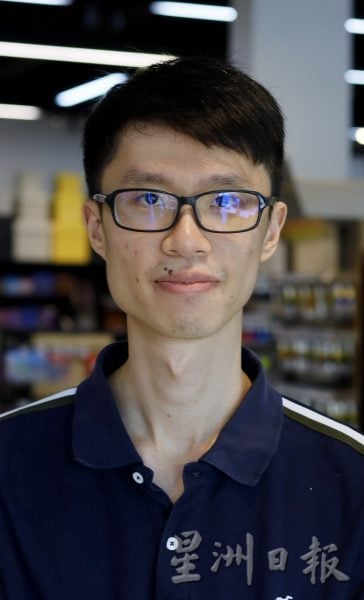 未张贴禁烟告示牌接罚单,非禁烟区商店业者感疑惑。