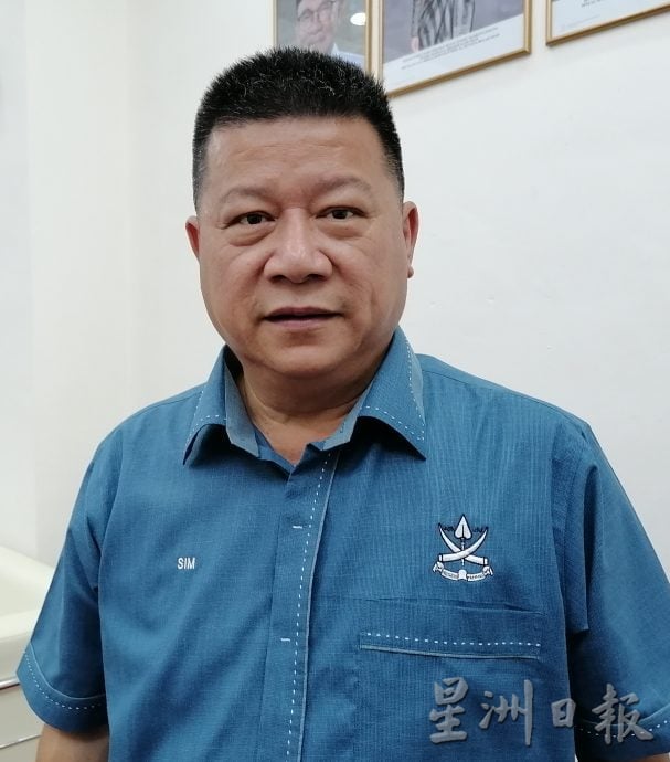 未张贴禁烟告示牌接罚单,非禁烟区商店业者感疑惑。