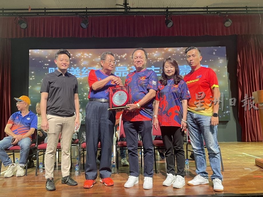 **已签发**柔:头条之一:柔乒总盼政府与企业合作 助力培训少年国手重振实力