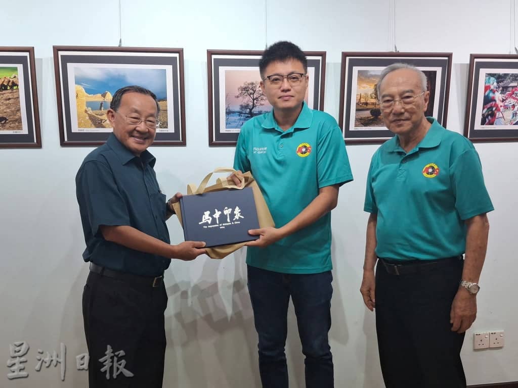 东:已签发:《岁月留影》摄影展开幕,见证文化记忆与多元之美