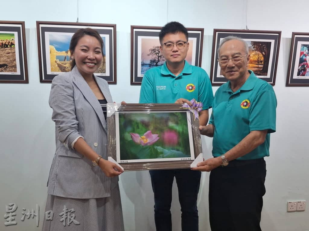 东:已签发:《岁月留影》摄影展开幕,见证文化记忆与多元之美