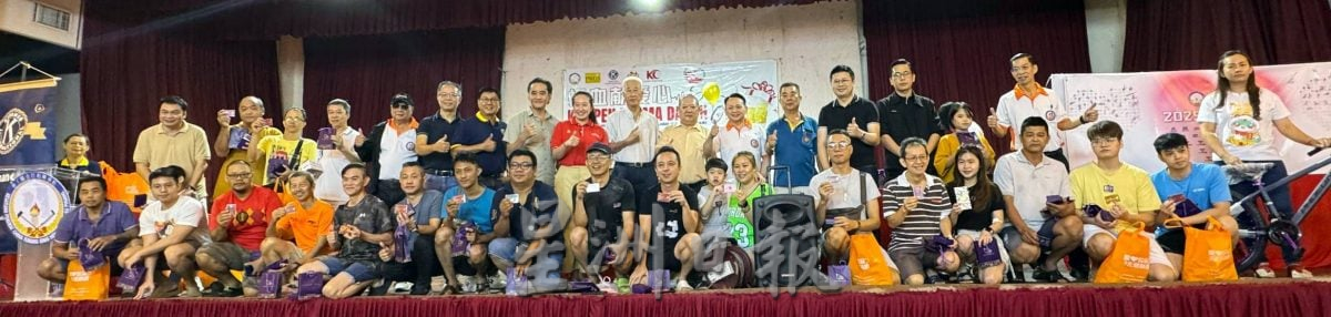 献血赢金片“捐血献爱心”活动，获民众踊跃响应。