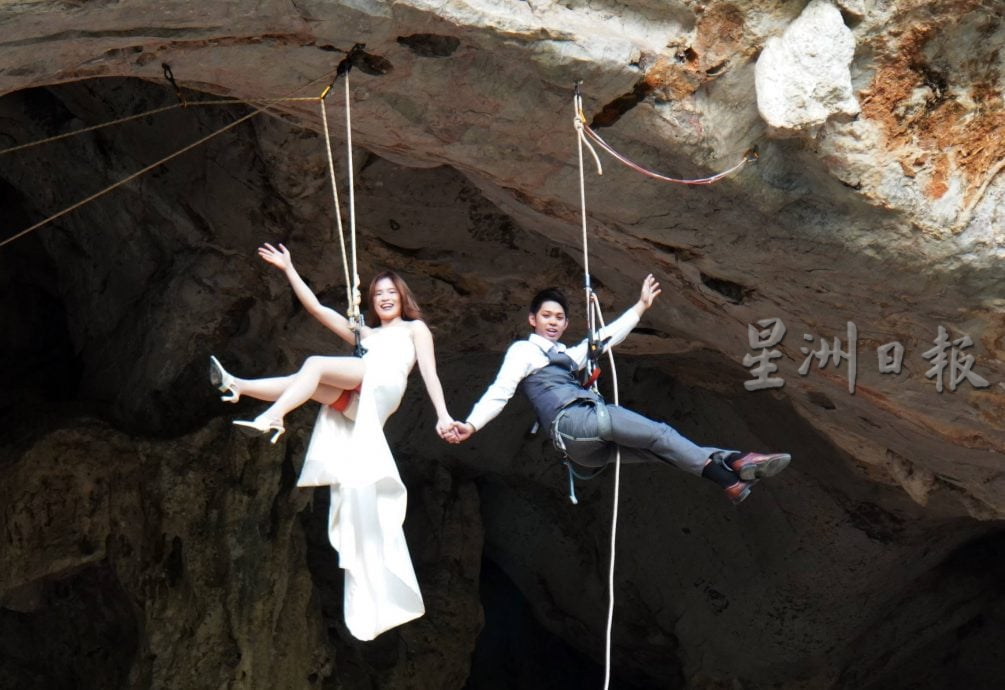 千里迢迢到吉德里山攀岩拍婚照，攀岩国手西装婚纱极限动作留纪念