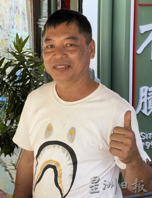(古城封面主文)跳蚤市场热闹如昔 吸引本地与外地藏家寻宝