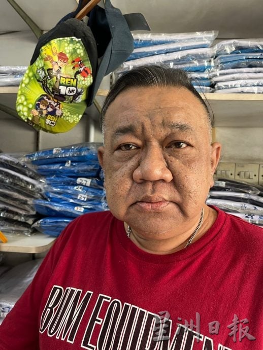 国旗扣章意外频传 安全至上缝制和磁铁式受欢迎