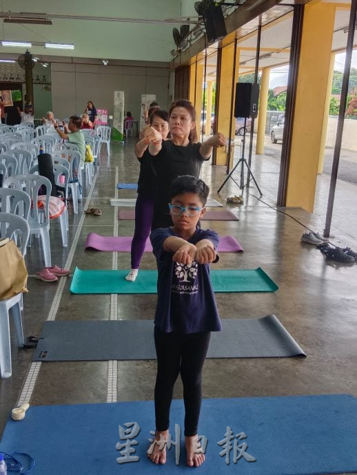 （16/7见报）大都会-星角摄/瑜伽放松僵硬筋骨 抒发心灵压力