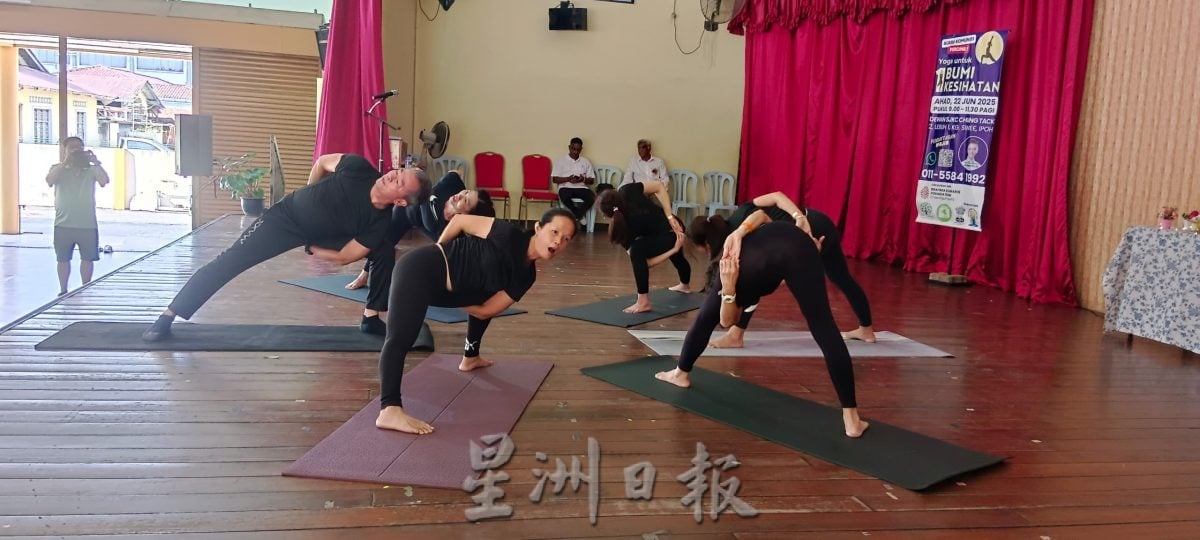 （16/7见报）大都会-星角摄/瑜伽放松僵硬筋骨 抒发心灵压力