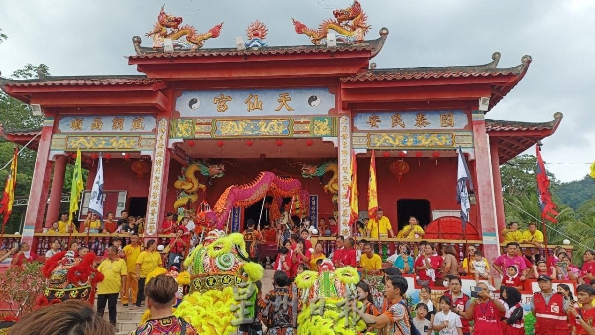 阔别10年 打坡能宁天仙宫盛大举行神明巡境 森甲柔逾千人参与