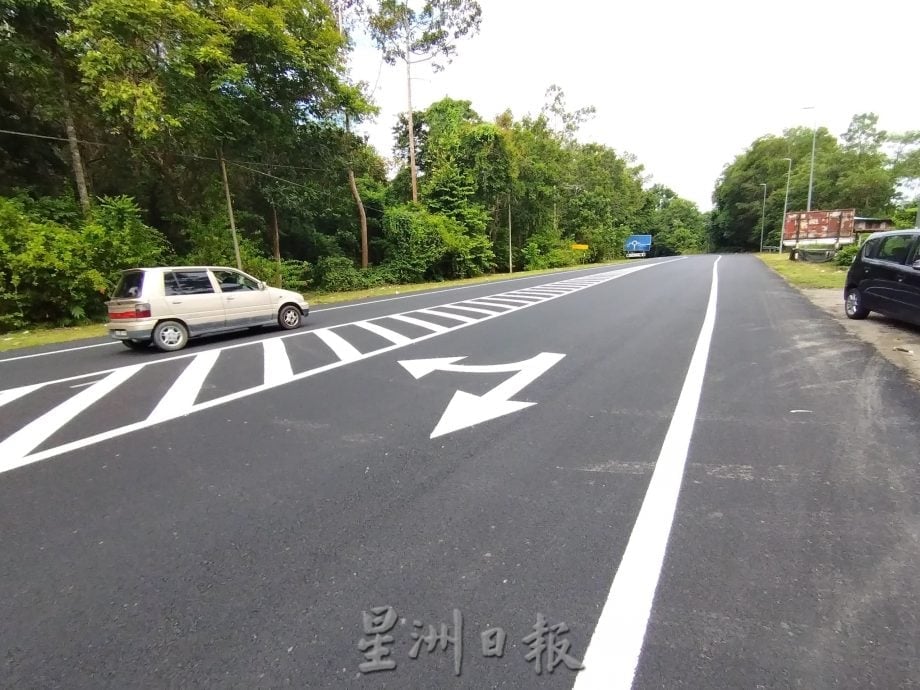 霹：15日见报／封底主文／东西大道（一）︱蒂蒂旺沙山脉开出公路 大道工程异常艰辛
