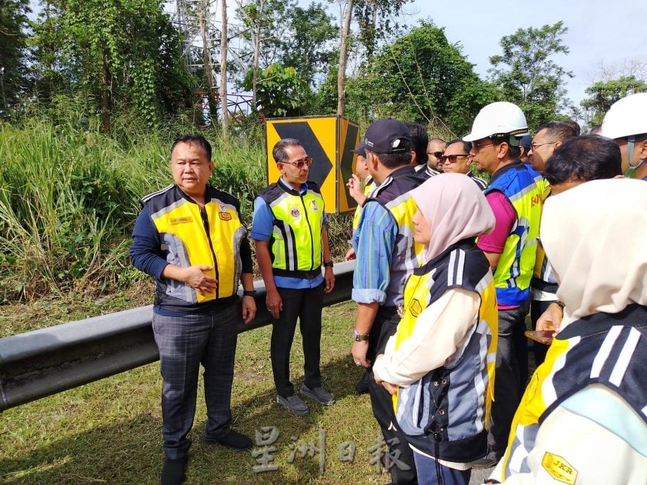 霹：15日见报／封底主文／东西大道（一）︱蒂蒂旺沙山脉开出公路 大道工程异常艰辛