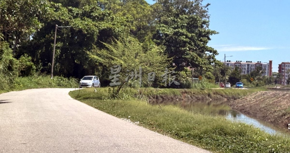 (古城)普罗尼路缺安全设施,车主担心车子掉河