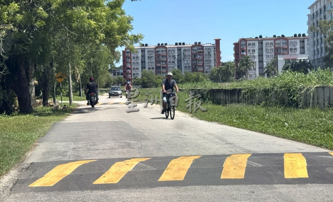 （古城）普罗尼路缺安全设施，车主担心车子掉河