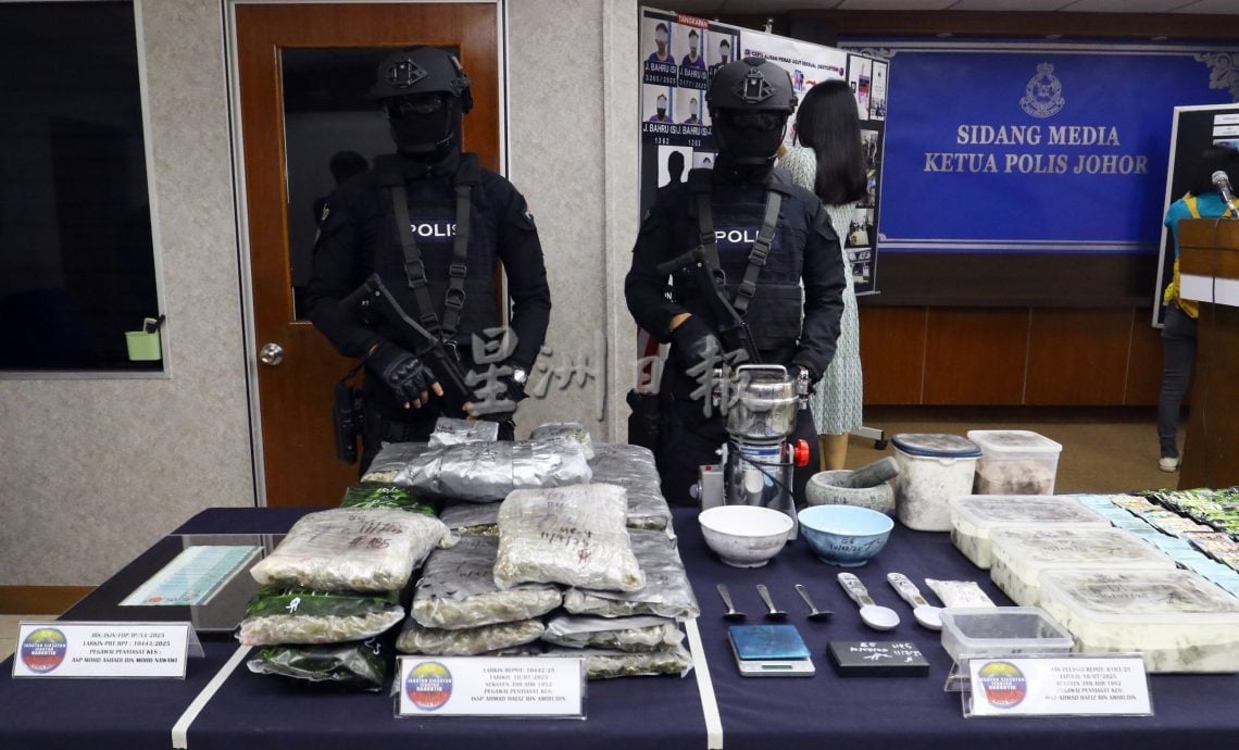 (已签发)柔:**版二头**柔警捕1本地男2越南女 首次起获大麻花和355万令吉毒品