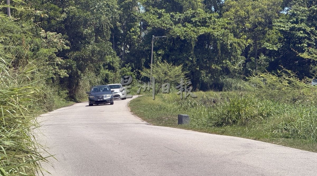 （古城）普罗尼路缺安全设施，车主担心车子掉河