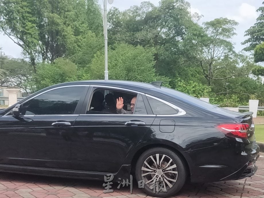 首相官邸召见希盟的国会上下议员