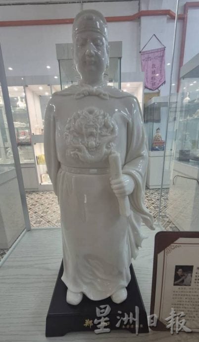 （古城第五版主文）马六甲德化会馆“中国白。德化瓷”推广展示中心对外开放 镇馆之宝为逾6万令吉的国家级非遗传承人许瑞峰作品“文昌”