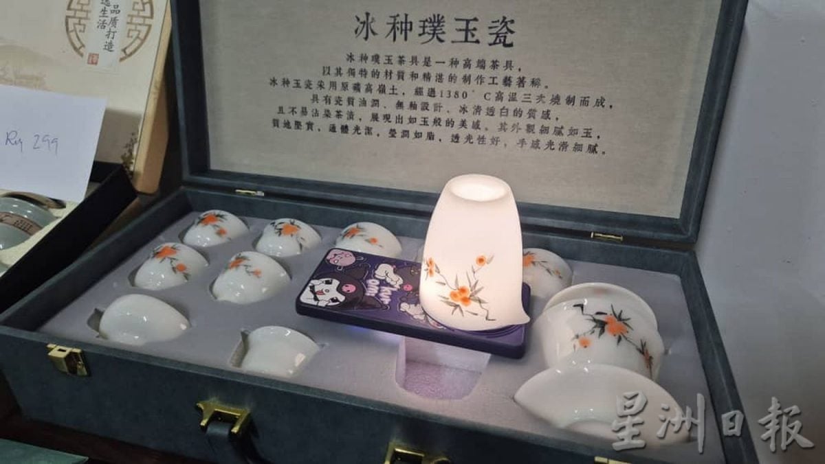 （古城第五版主文）马六甲德化会馆“中国白。德化瓷”推广展示中心对外开放 镇馆之宝为逾6万令吉的国家级非遗传承人许瑞峰作品“文昌”