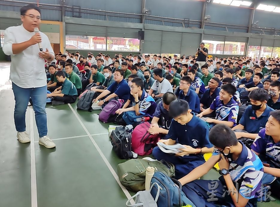 霹：请签网／封面主文／三民华中学生投票 推选学校发展计划