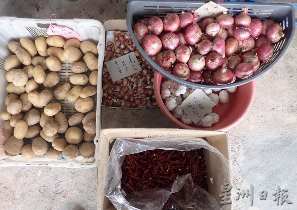 待上网//霹: 16日见报/封底主文/老店寻踪︱叶德成杂货店