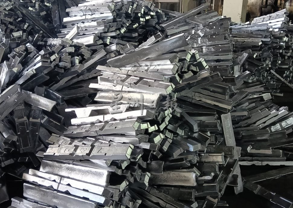 警方破非法电子废料处理厂