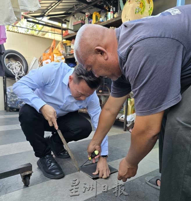 (古城封面副文)浮罗加东第二期廉价屋B排排污系统出问题 厕所阻塞飘臭