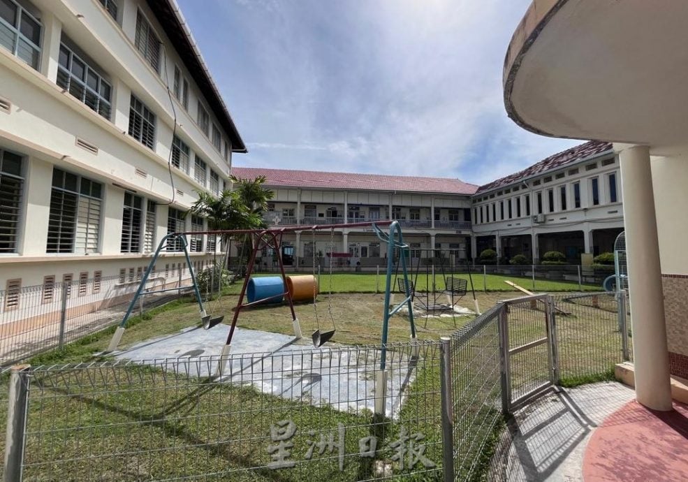 (古城封面主文)甲中华大会堂与董联会拜访圣心学校