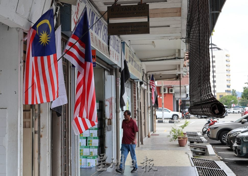 东:已签发:配合彭亨苏丹阿都拉华诞,街道及商家悬挂州旗