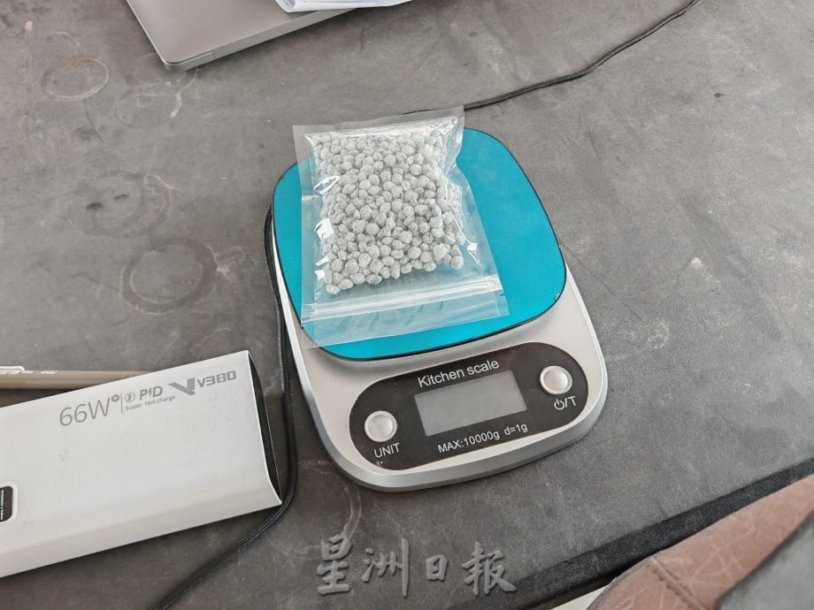 商家以豪宅作为化肥包装厂，内贸局上门取缔开2罚单